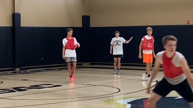 CaseJohnson8's tweet image. #stepback #stepbackjumper #stepbackbasketballshot @hardingbisons .
.
.
#basketballneverends #basketballforlife #casejohnson #basketballislife 
#basketballshootingforperfection
#basketballneverstops #hooplife
#casejohnsonbasketballjourney #basketballpract… ift.tt/2Z7Ra5S