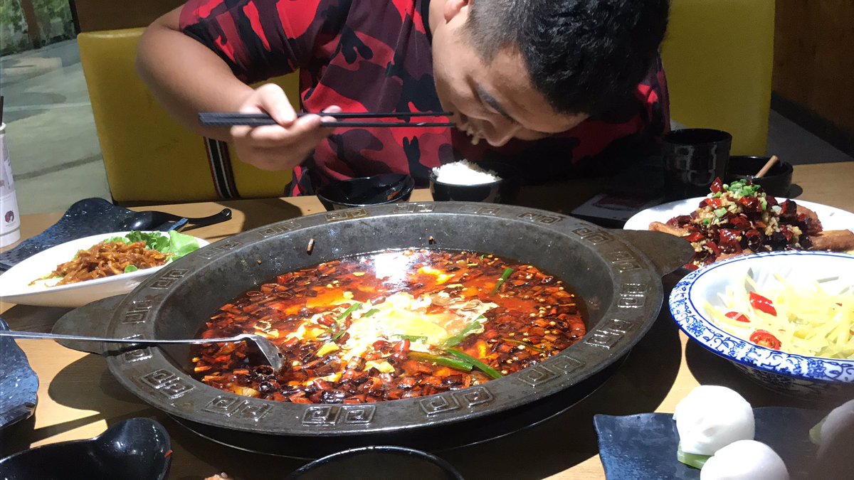 Leogary7's tweet photo. 和我家🐻出来吃火锅啦 https://t.co/cYq7Q4c600