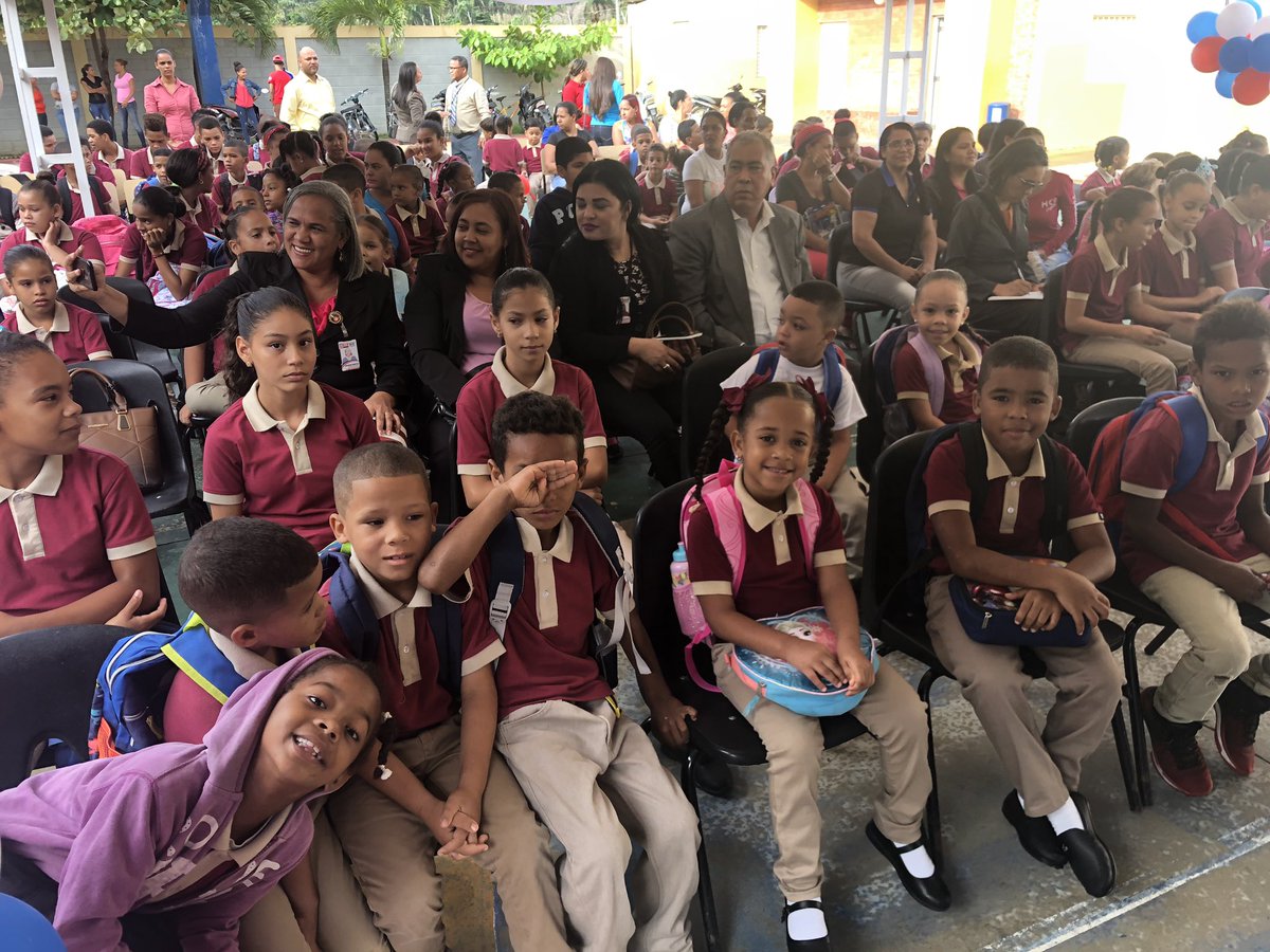 EuclidesLaVega's tweet photo. Esta mañana participamos en el acto del inicio del Año Escolar 2019-2020, en El Centro Educativo de La Comunidad de Botija, con El Lema: FAMILIA, ESCUELA Y COMUNIDAD COMPROMETIDAS CON LA CALIDAD EDUCATIVA. https://t.co/uGBCPWPwIN