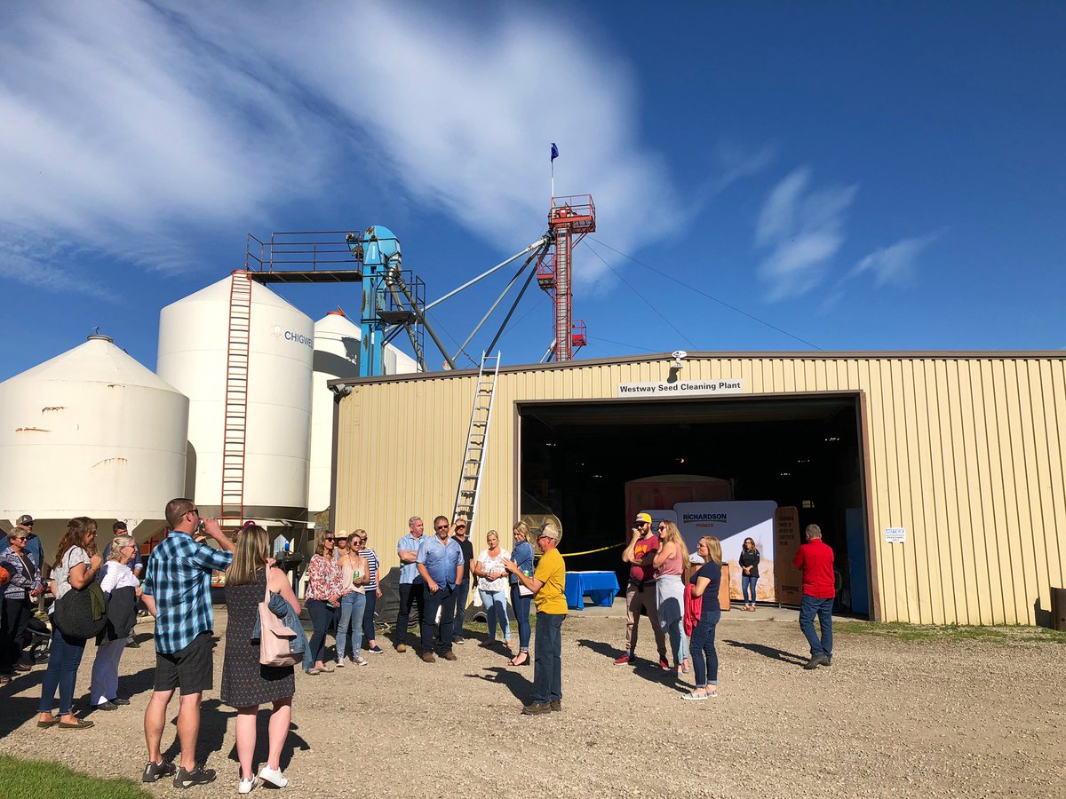 juliefmitchell's tweet photo. Awesome day spent at @WestwayFarmsLtd yesterday at their #ABopenfarmdays event hosted by #SeasonandSupply. Well done to everyone involved. We were glad to have been a small part of it, representing @Richardson_INTL. If you get a chance to attend one of their dinners, go for it! https://t.co/O1v1lbFlWm