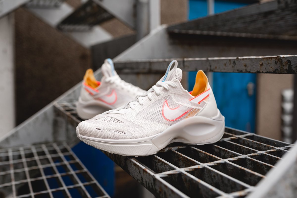 hanonshop's tweet photo. Nike DimSix Signal Flyknit is available to buy ONLINE now!
#hanon #nike #dimsix #dimsixsignalflyknit
https://t.co/HYRgqQqEFM https://t.co/JTIHO52vIh