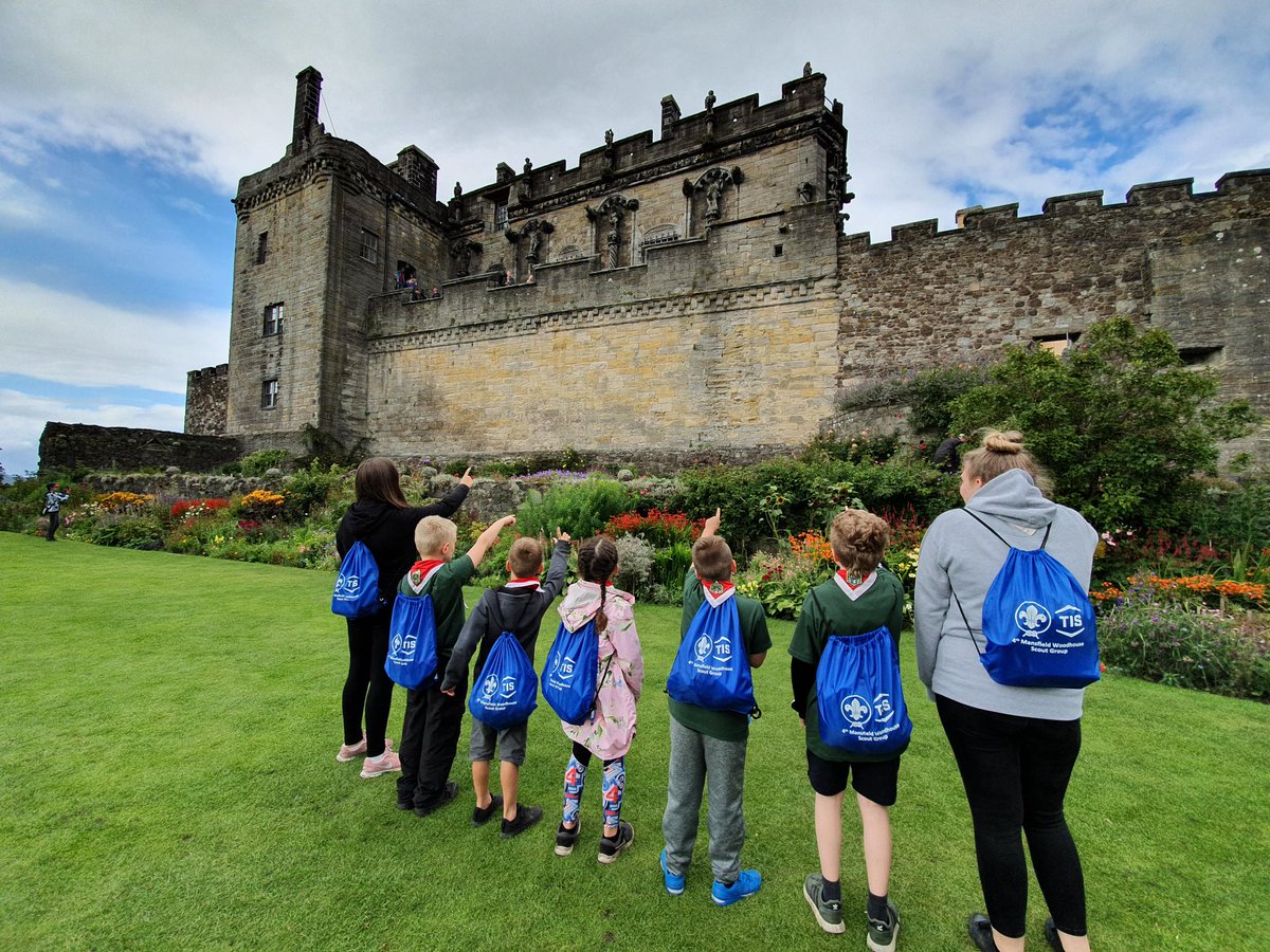 4thMWScouts's tweet photo. We have been exploring Stirling castle in Scotland! Thanks to @TIS__UK for supporting us and supplying the bags for everyone! @stirlingcastle #Scotland #Scouting #Camping ⚜🏴󠁧󠁢󠁳󠁣󠁴󠁿🏕 https://t.co/Yl8RJ4WNqd