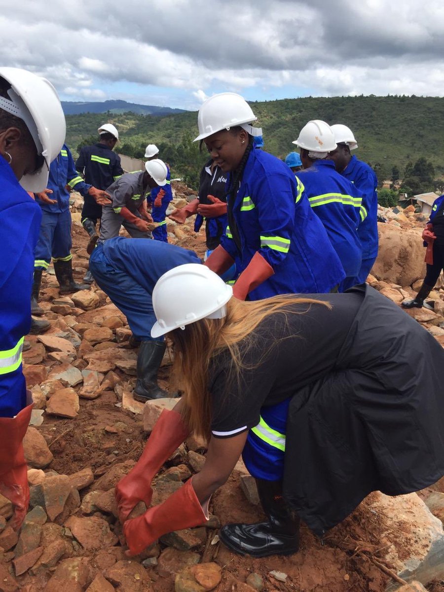 On #WorldHumanitarianDay we remember &amp; thank everyone who has helped the victims of #CycloneIdai  #TheNextMile you can still donate here: goo.gl/M98GB7