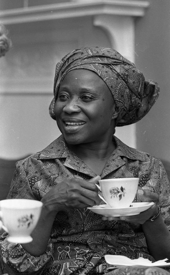 veritaszimwomen's tweet photo. Sally Mugabe (1931-92) married Robert in 1961 &amp; moved to the then Rhodesia from Ghana. She came from a politically active family which was part of the Ghana nationalist movement. She visited guerilla camps &amp; mobilised women to challenge the system. #KnowYourSheroes#HeroesMonth https://t.co/HbfOHml6Dv