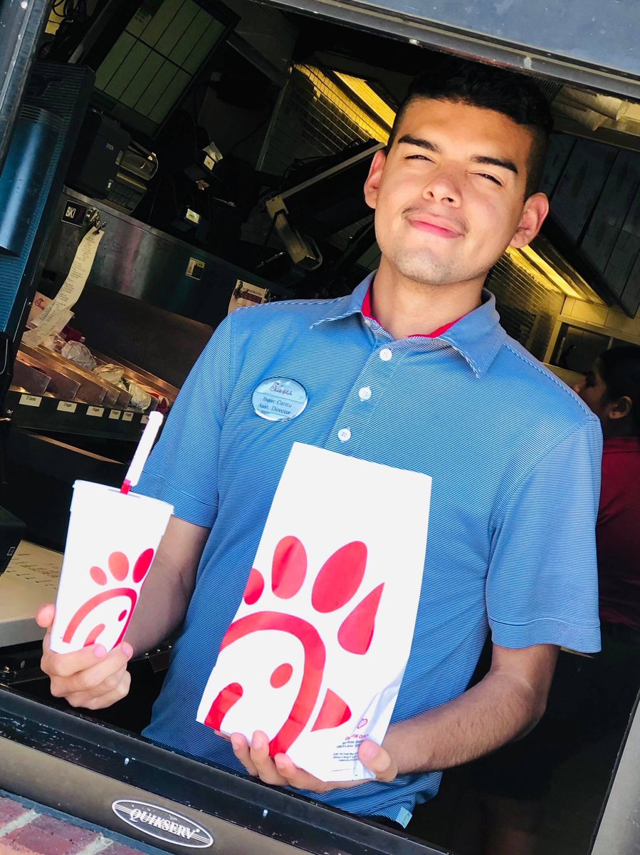 CFANBeltline's tweet photo. ✨We are here to make your Back 2 School week easier- order on the Chick-fil-A ONE app, and pic up in drive thru! Isaac has your breakfast waiting for you!🍳
#ManicFreeMondays #BacktoIrvingISD #DriveThruMobileOrder #ScanRedeemRepeat #ChickfilAONE https://t.co/JJ6uM6tPx9