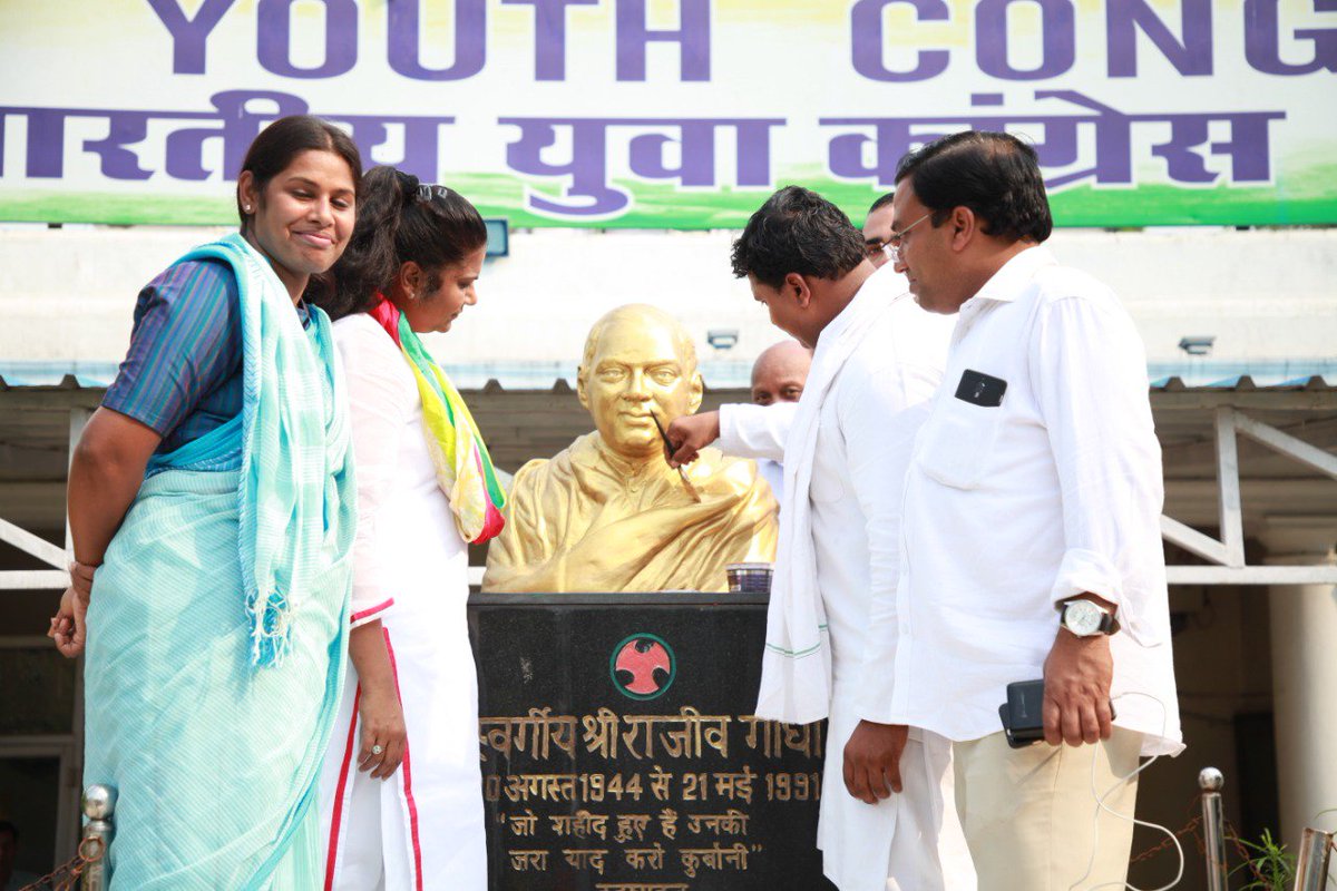 srinivasiyc's tweet photo. In honour of our former Prime Minister Shri Rajiv Gandhi ji's 75th birth anniversary, I painted the symbol of IYC's strength and honour, the bust of Rajiv ji in preparation for tomorrow's blood donation drive at IYC headquarters. https://t.co/c5Ld43p1jt