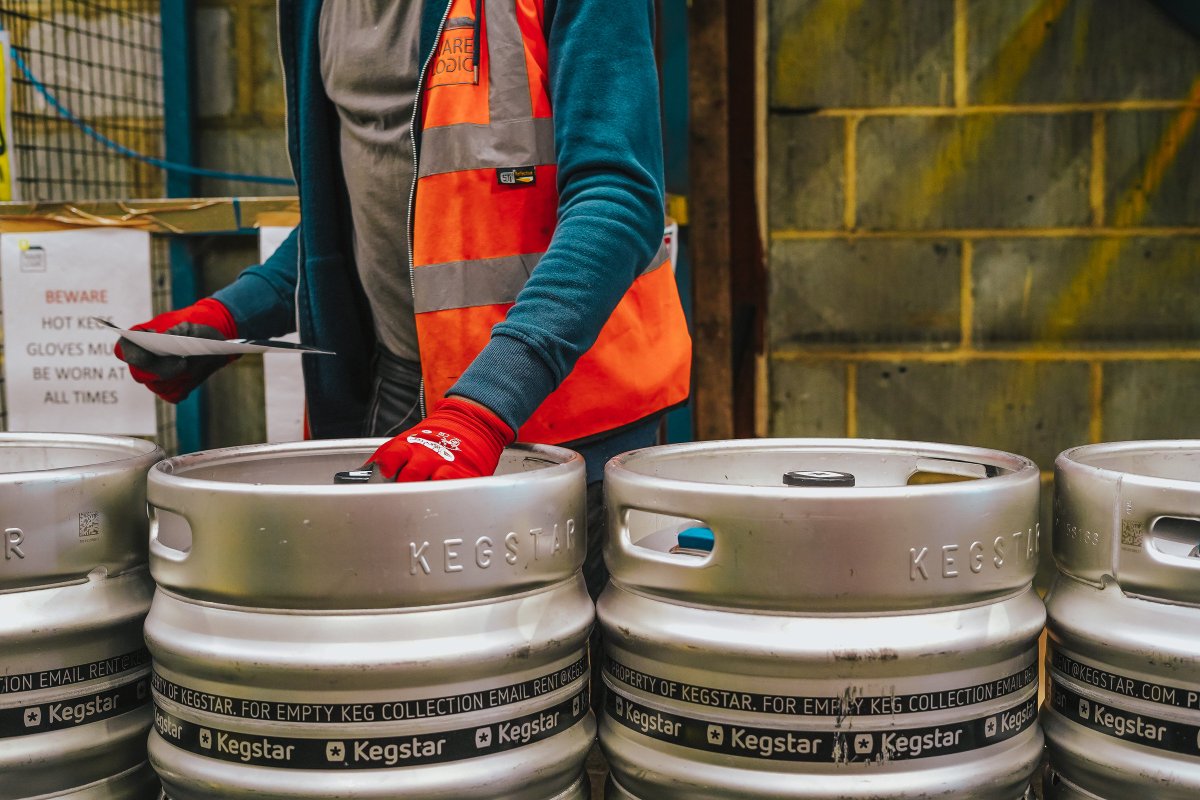 tapin3pl's tweet photo. A cap and collar and ready to go on a pallet for dispatch!
.
.
.
#beertography
#keglife
#kegstarcollections
#kegrental
#beertography
#keglife
#kegstarcollections
#brewing
#craftbeer
#craftbeerforlife
#craftbeerlover
#lovecraftbeer
#craftbeerpassion
#beerpassionate
#passionforbeer https://t.co/Sp6WDVcSoZ