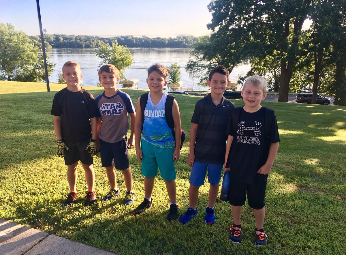 nicksofio's tweet image. Sun is brightly shining down on us as we begin the new school year! #1stdayofschool #ALASconnectED #LKCanDoKids