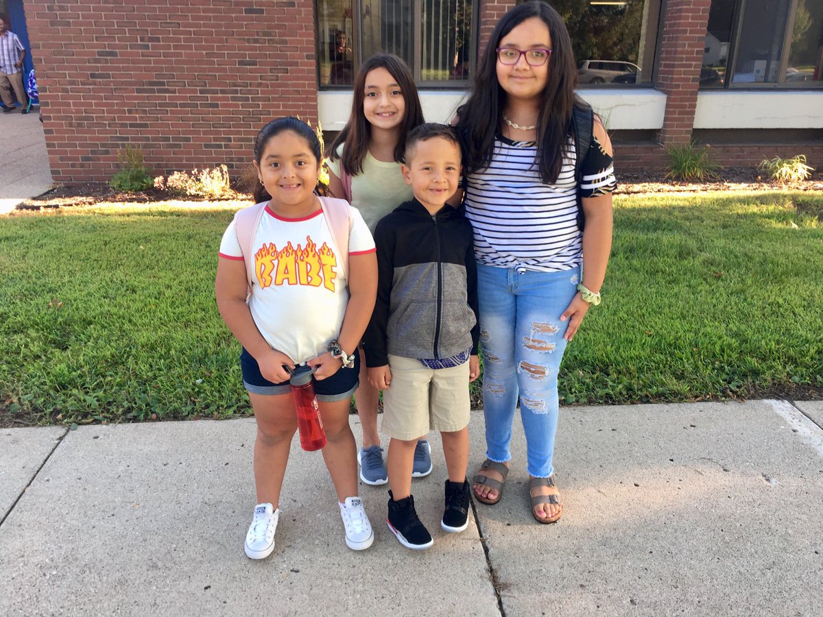 nicksofio's tweet image. Sun is brightly shining down on us as we begin the new school year! #1stdayofschool #ALASconnectED #LKCanDoKids