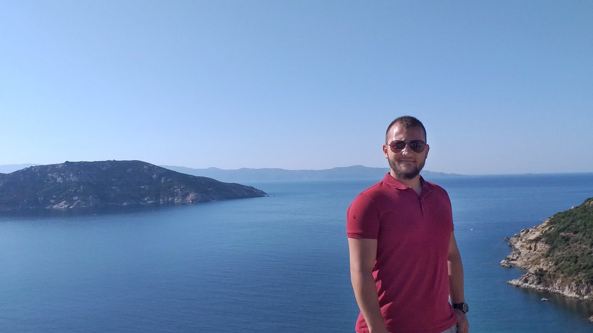 cvkmurathan's tweet photo. Ey suları usul usul akan gizli deniz.
İçimiz damar damar parçalansa da
Dışımız lâl gibi sessiz
İsmet Özel https://t.co/zGNImxAqSo
