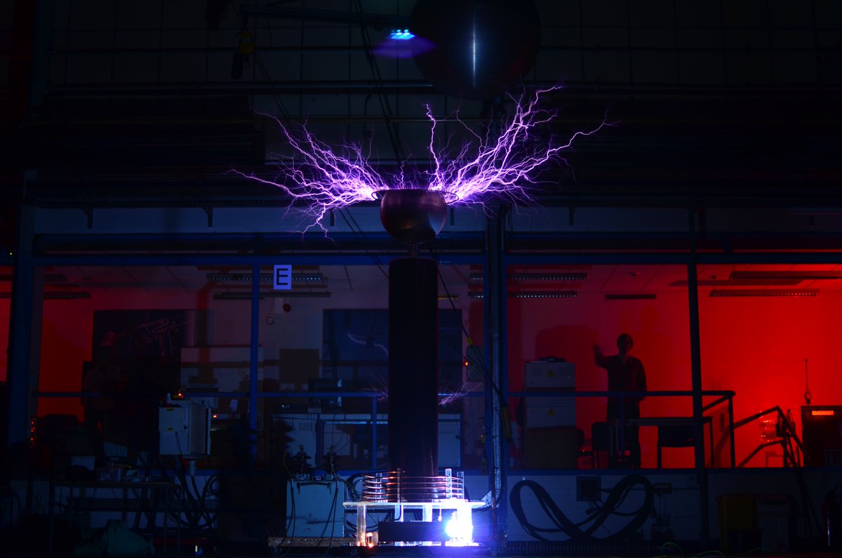 we had to post something electric on #WorldPhotographyDay2019