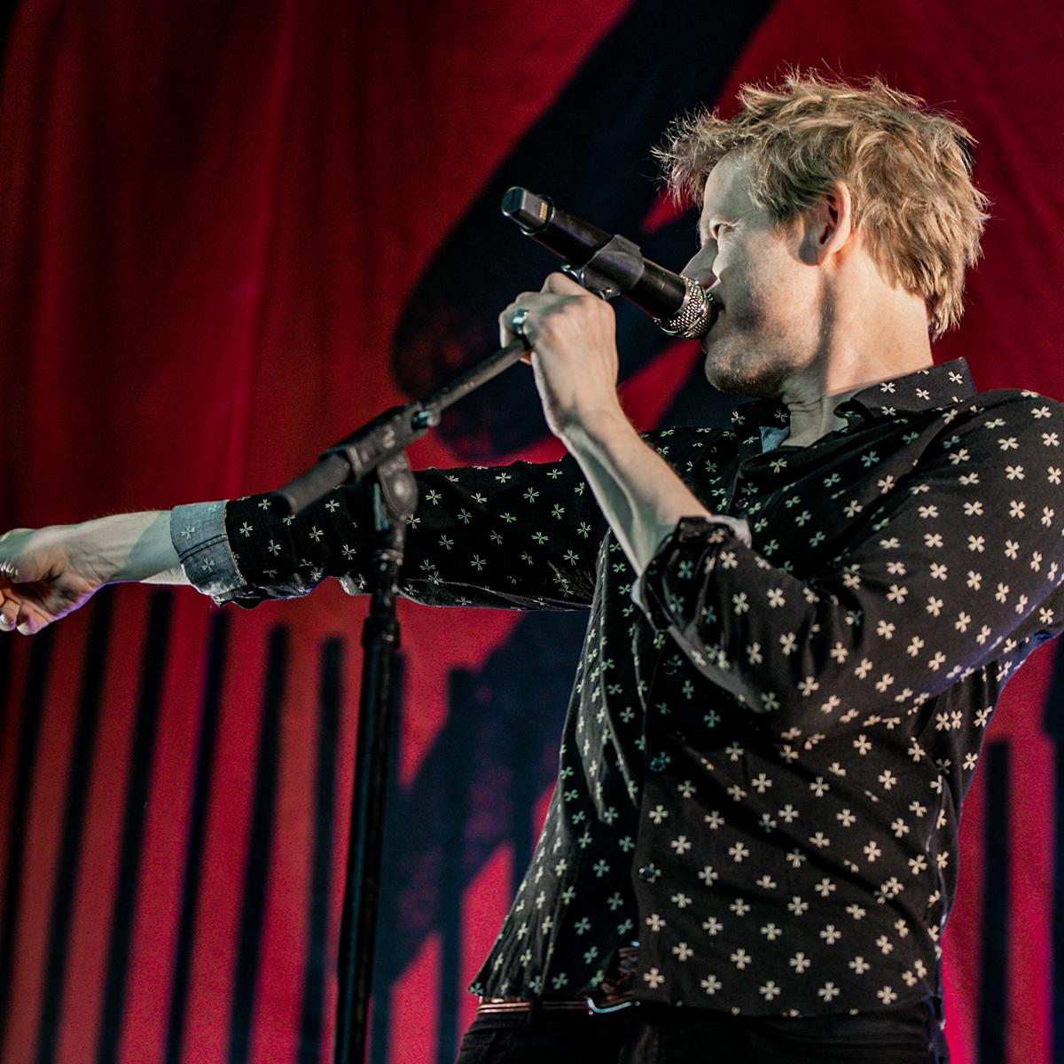 CoastalMP's tweet photo. .@Beck | @CageTheElephant | @SpoonTheBand ❤
See them ALL on #TheNightRunningTour at @CoastalMP #Raleigh Saturday 8/24!
Grab tickets -> https://t.co/2yaaMdJU9t
📷 Tojo Andrianarivo https://t.co/Z1MHn8U6Bd