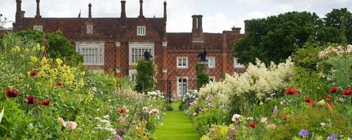 ormistonfamily's tweet photo. Did you manage to catch a repeat of @BBC_ARoadshow @HelminghamHall yesterday? Come along to @ormistonfamily #Suffolk #WalkWithaFork event and experience 'The Jewel of Suffolk' in person. Experience the beautiful estate whilst sampling local #food & #drink https://t.co/m9eMEfjcbC https://t.co/90LaRdHNqA