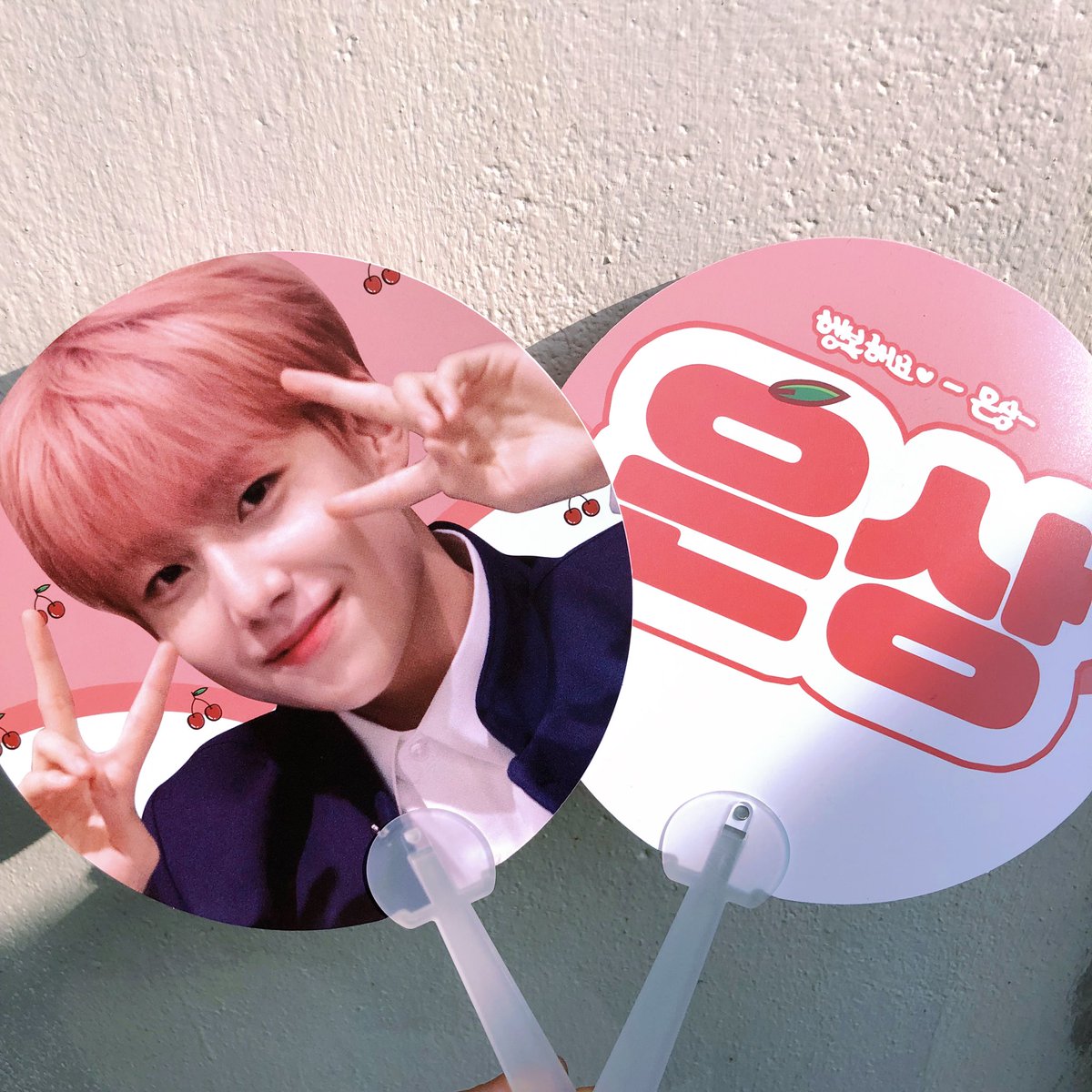 pocogif's tweet photo. 8bit. x poco

8월 27일 고척돔 현장에서 보다 반짝일 엑스원 은상이의 ✨데뷔 ✨무대를 응원하기 위한 🍒체리은상🍒부채 나눔을 진행합니다>.< 당일 티켓 또는 엑스원 공식 예매 페이지를 확인합니다! 또, 파이널 문투 인증이 가능하신 분에 한해 띠부띠부씰도 드리니 많이 받아가주세요🔥❤️ https://t.co/qM3ipZTuuK