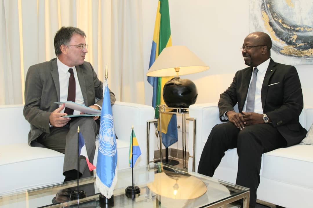 J'ai reçu ce jour Monsieur #PhilippeAutié, Ambassadeur, Haut Représentant de la France au #Gabon. Plusieurs questions multilatérales régionales et bilatérales ont été abordées. Un accent particulier a été mis sur la coopération économique entre nos deux pays.