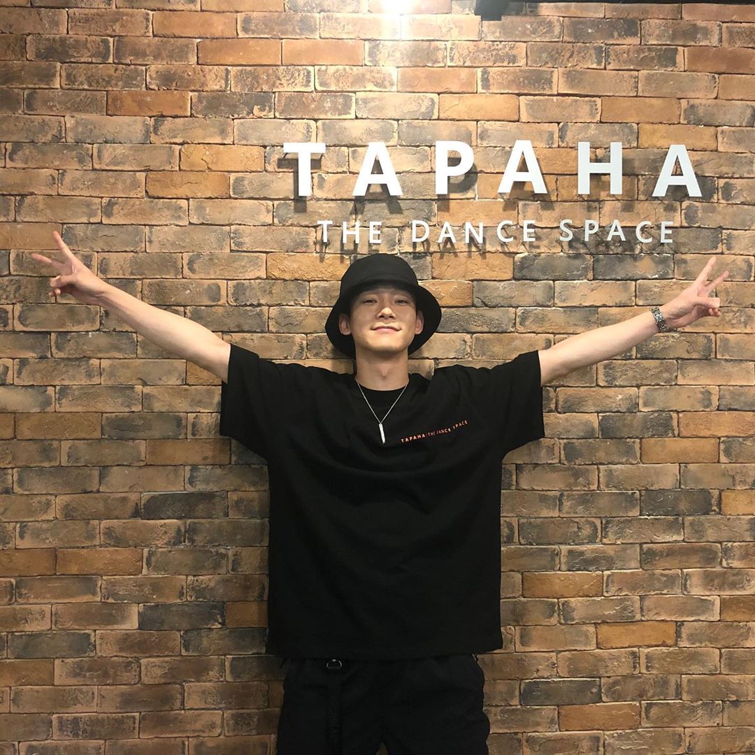 My_EXO's tweet photo. [INSTAGRAM] 190819 Tapaha The Dance Space - Chen

⠀
TAPAHA THE DANCE SPACE
OPENINIG PARTY
20190818
⠀
⠀
#tapaha #tapahathedancespace #타파하 #타파하더댄스 #댄스 #댄스스튜디오 #타파하스튜디오 #댄스스페이스 #백구영 #mihawkback #심재원 #beatburgerjae #metaoloz #dance https://t.co/lEYIgNVNKz