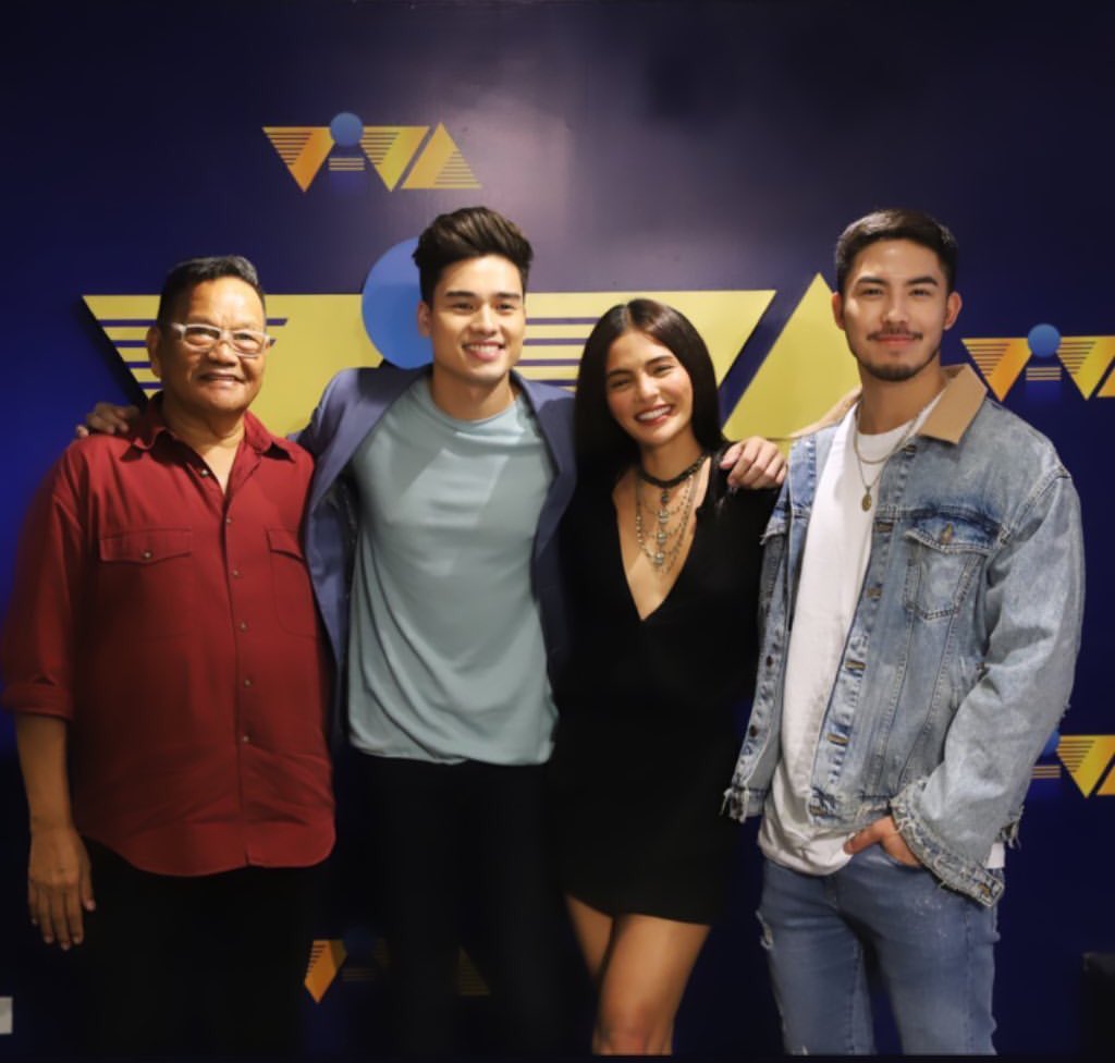 kenjaiseduce's tweet photo. Anne Curtis and Angel Aquino left the group Hahahahahah! Omg! #inbetweenGoodbyes https://t.co/g8kOyNcMhY