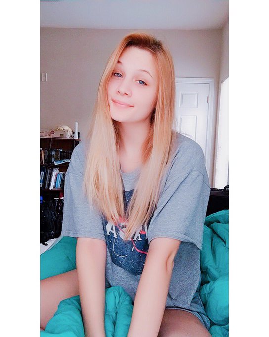 Despite the smile I dislike mornings. https://t.co/XwF0xDDWP4