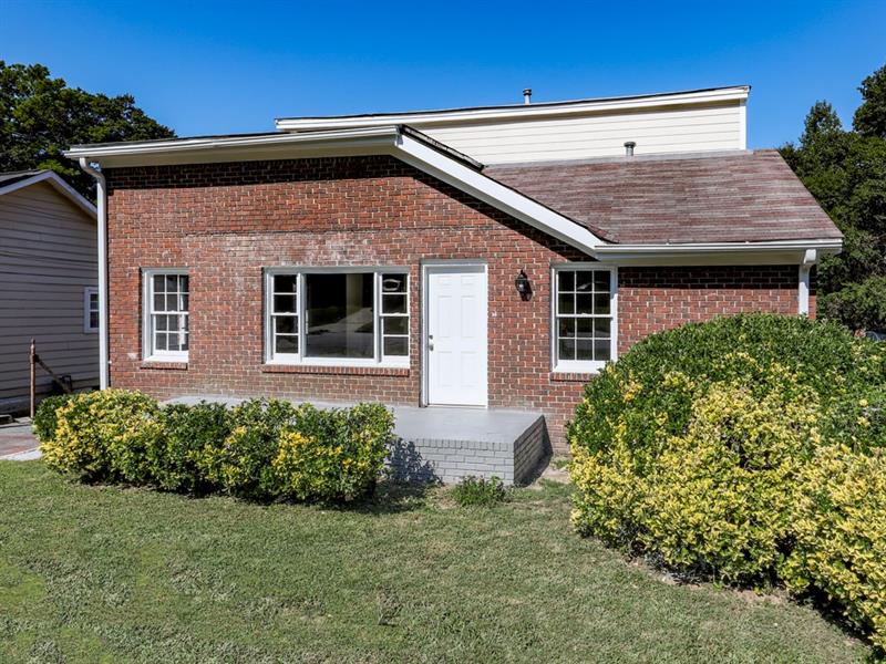 CherokeeKW's tweet photo. See a virtual tour of one of our newest #listings 638 Albert Street NW #Atlanta #GA  https://t.co/deRztsZkDN https://t.co/rz29Mbmea0