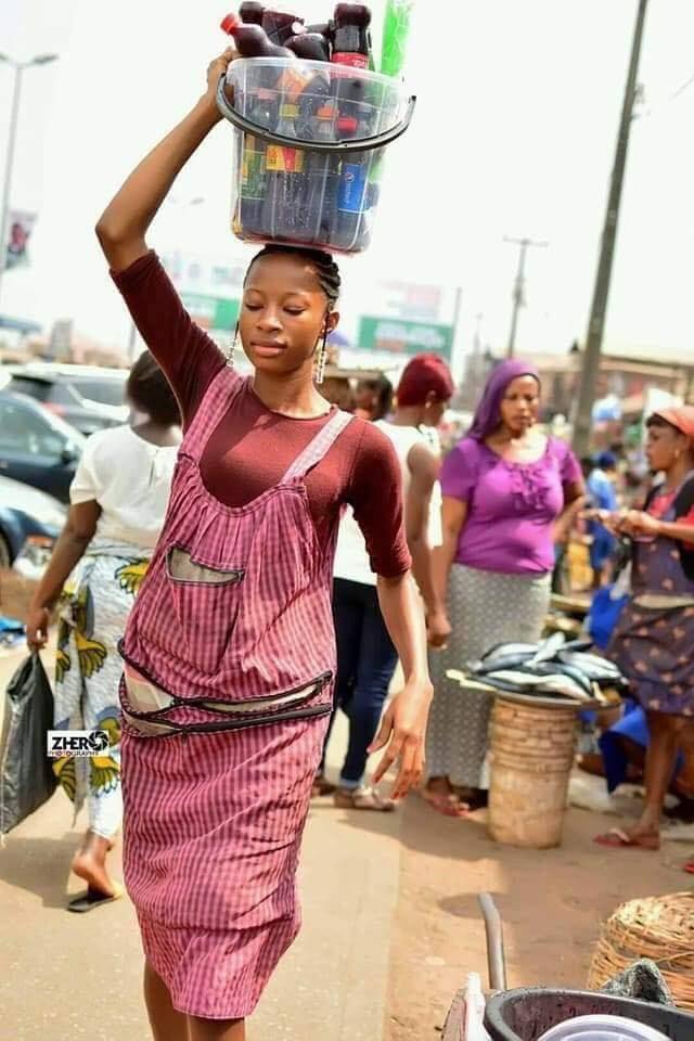 tinytweetsplus's tweet photo. Meet Makerere University Graduate Lydia Patience Namuwaya hawking Drinks at Jinja market.
She says she got tired of looking for job and men asking for sex In order to give her a job.
#KampalaSqoop #Inspirational #MakindyeWest #Imspire #RwOT #UgandaNews #MAKnews @Jobinrwanda https://t.co/EfHv804OaU