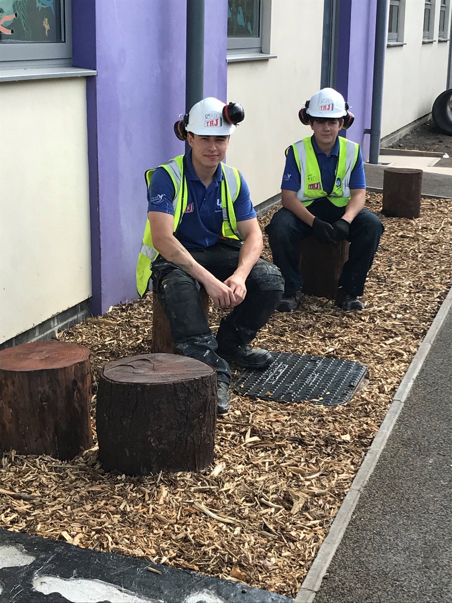 WEEK 3 - Next Steps Candidates working on a sensory garden at Blaenau Children's Centre and a sensory room at Ysgol Maes Y Gwendraeth  <a href="/CCTALimited/">CCTAL</a> <a href="/CyfleBuilding/">CyfleBuildingSkills</a> <a href="/CarmsCouncil/">Cyngor Sir Gâr</a> #LloydandGravell #TRJ