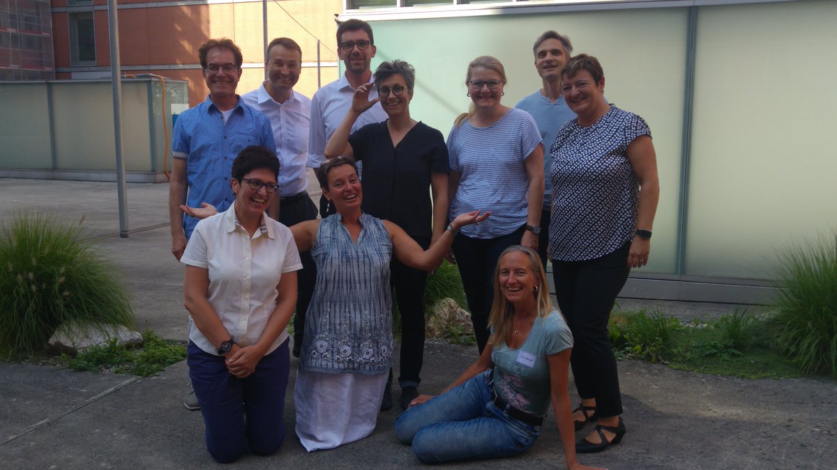 Unsere Absolventen des Weiterbildungskurses #Strategieprozesse #moderieren haben sich zwei Tage lang zwischen den 3 Gestaltungspolen einer Strategiemoderation bewegt: #Strategieinhalt, #Strategieprozess und #Gruppendynamik. Vielen Dank für den gezeigten Elan und die Motivation!