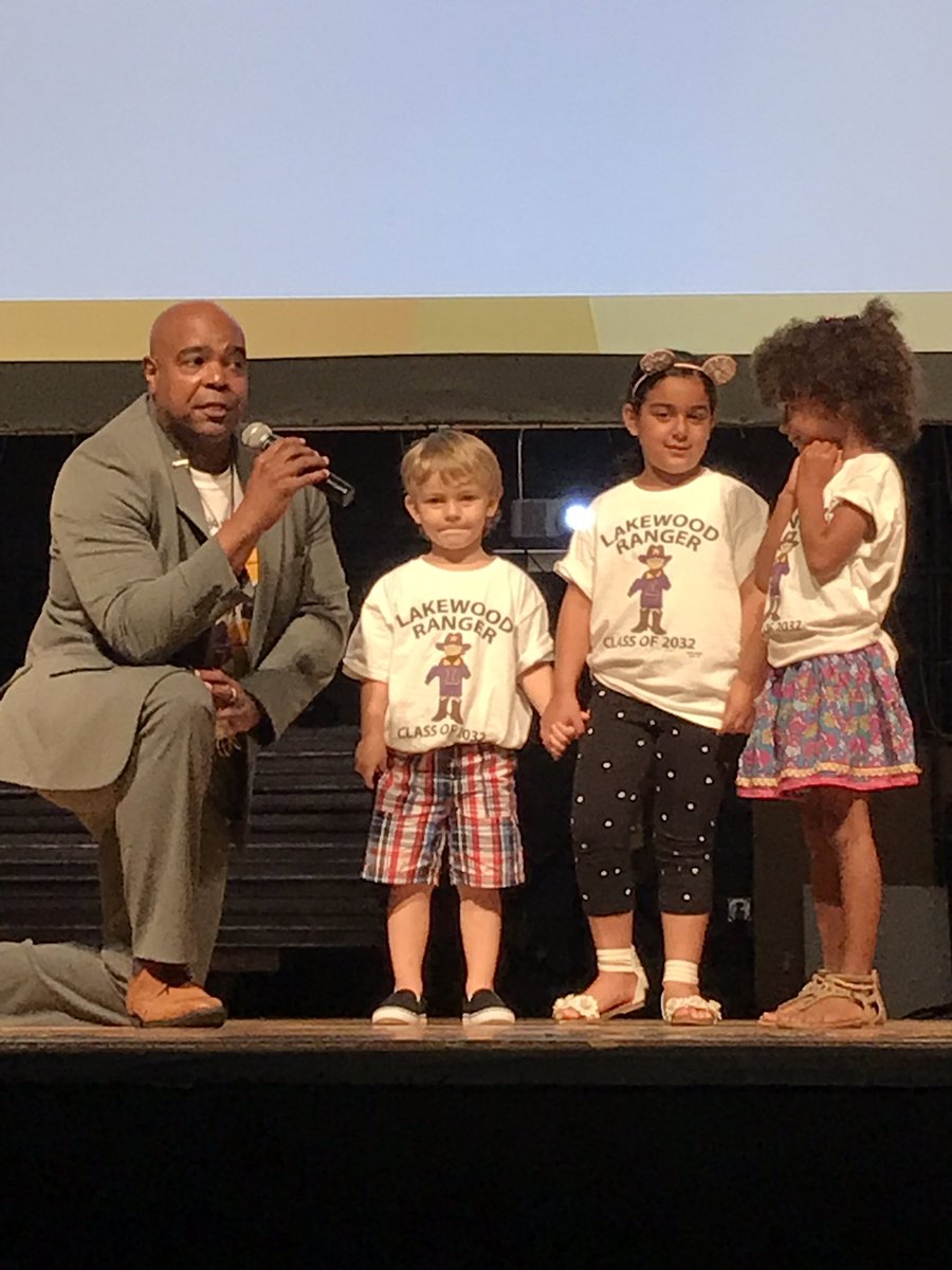 LkwdSchools's tweet photo. Fantastic #Convocation2019 with new Vision of Lkwd Grad revealed, LREF grants announced, #LkwdGreenTeam slingshotting tees, @LakewoodBands playing &amp; #Classof2032 representing! #OneHeartbeatOneLkwd https://t.co/ovNmFwo0wU