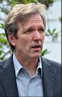 August, the 19th. Born on this day (1957) MARTIN DONOVAN. Happy birthday!!  