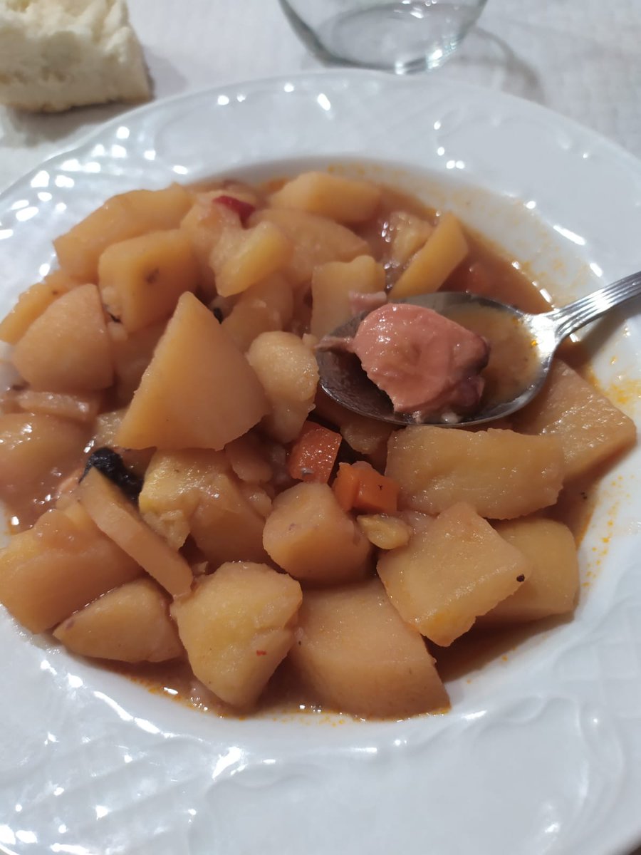 Javier_San_To's tweet photo. @hamgrupo @SpainGNC Recorriendo la Sierra de Bejar con mi #TGI y disfrutando de la gastronomía.
Restaurante Racha en #Endrinal. MARAVILLA.
@tuSEAT @Gasnam_ @hamgrupo https://t.co/vJzWFbTcBU