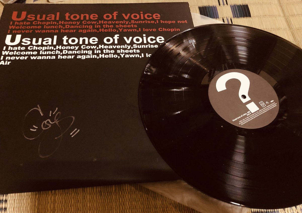 AllAboutAmnesiA's tweet photo. #AIR 最高傑作と名高い『Usual Tone of Voice』。
A-B面各々のキーワードを抽出すると
A=hate、ピカソ、甘い、help
B=love、ニーチェ、味がしない、hello
と表裏の関係になっている。

この表裏一体構造はLP構造そのものとも言え彼は最初からレコード名盤を目指していたのではなかろうか。
#AIRecords https://t.co/vI3M3lZIHM
