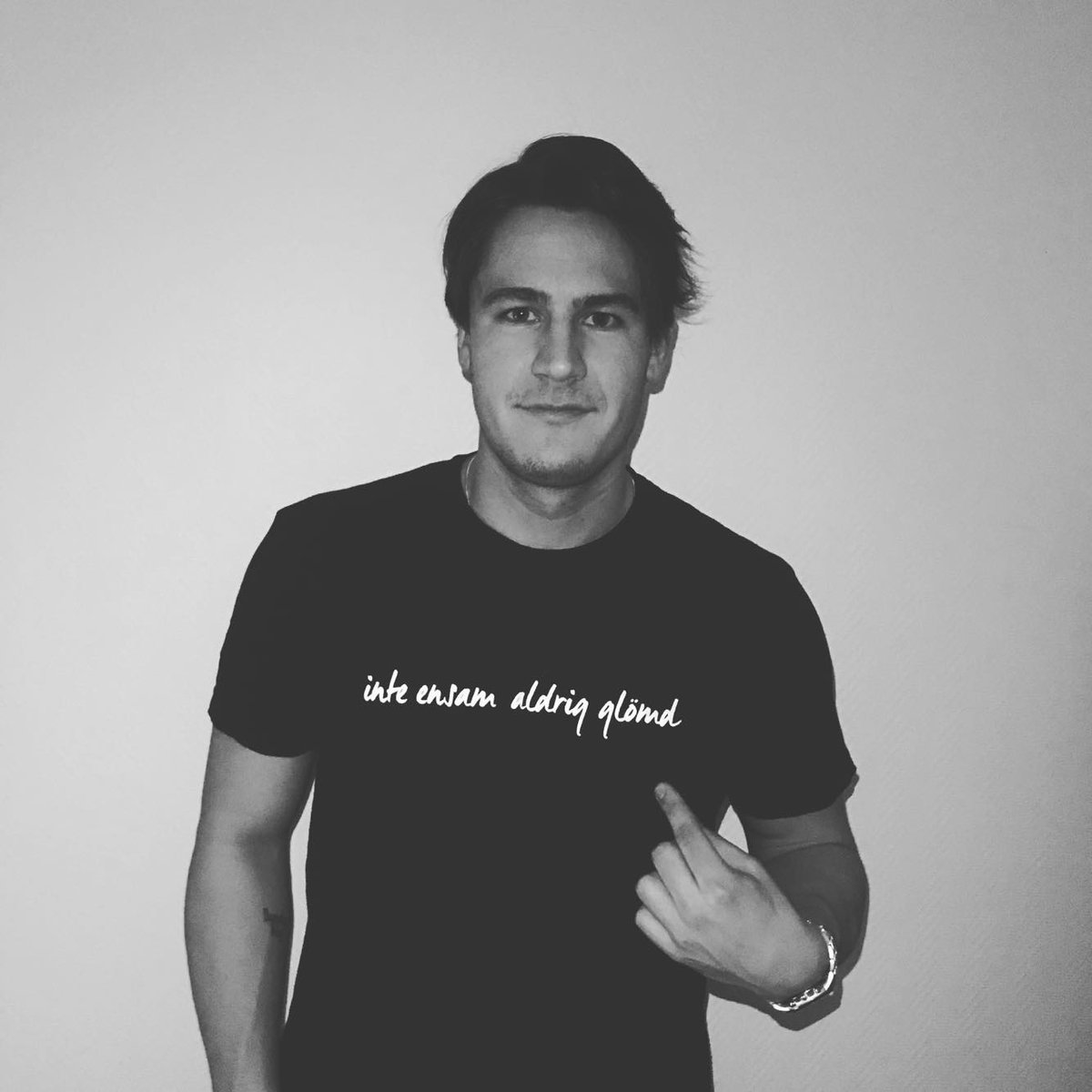 skrivsmedjan's tweet photo. Sebastian De Massa besviken efter Zagrebs konkurs. 
 "Jag har mer att ge än att åka till finska fjärdeligan" @hockeysverige 
https://t.co/vlMJDvr8G3 https://t.co/T2QNRMNMLP