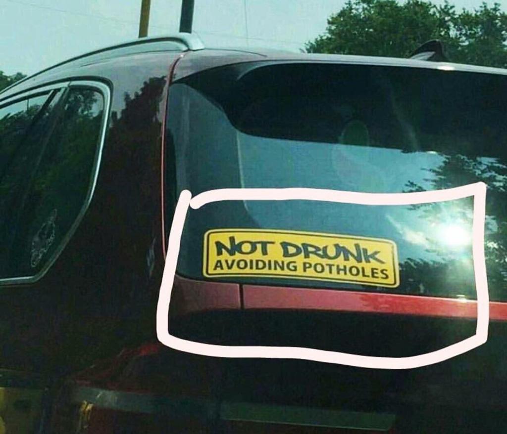 KiranParashar21's tweet photo. Meanwhile, Motorists in #Bengaluru :P @WFRising @NammaWhitefield @WeAreBangalore @0__1 @tinucherian https://t.co/6Te8otnbJo