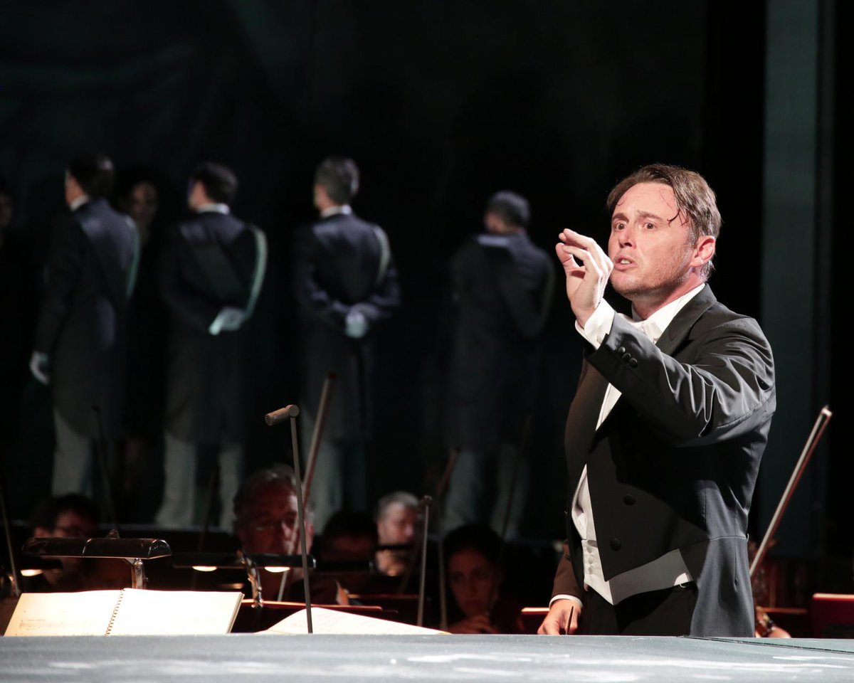 M__Mariotti's tweet photo. Alcuni scatti sul podio dell'@OrchestraRai durante l’esecuzione di #Semiramide al #ROFXL. Ultima replica per il capolavoro belcantistico di #Rossini firmato da #GrahamVick domani sera alle 19 alla #VitrifrigoArena! https://t.co/NOnWvtVX5d #ROFSemiramide 📸 Studio Amati Bacciardi https://t.co/PMAWwxfxp2