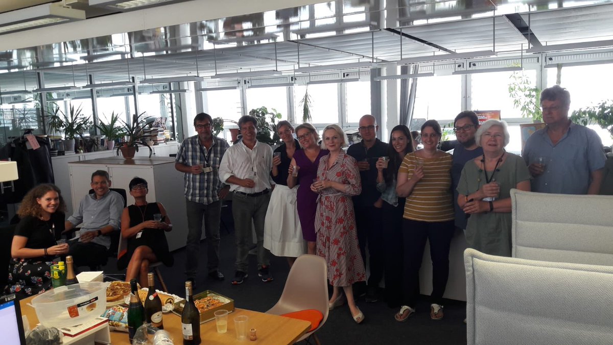 lou_lorenz's tweet photo. Es gibt wieder #Bakenews aus der #ZiB2. Die Premium Edition quasi. Überraschung von den Chefbäckern @PatrickGruska, Matthias Schmelzer und Gudrun Gutt. Also Planänderung: ich arbeite jetzt immer am Geburtstag. https://t.co/gp9qMFulK3