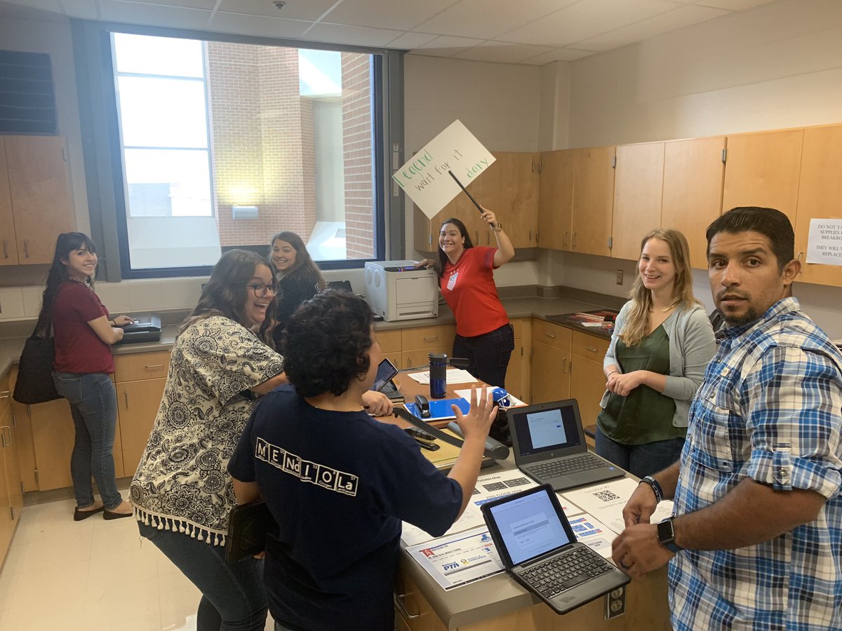 AshleyNino21's tweet photo. #legendwaitforitdary #folksscavengerhunt @NISDFolks https://t.co/QXMvpSnRmC