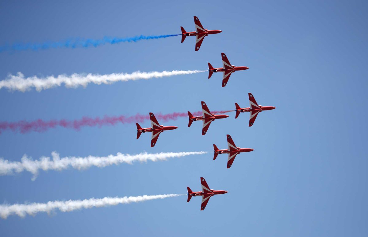 WCVB's tweet photo. Update: We're hearing the 🛩️ @rafredarrows performance over #Boston for the #RedArrowsTour will now be closer to 11:30 https://t.co/N3s0oMak6z One if by land, two if by sea, three if by air?  #aviation #avgeek #bostonharbor #flight https://t.co/7ld5n46wZa