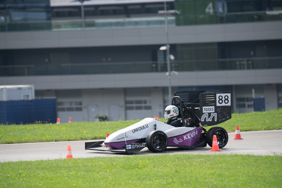 fsoulu's tweet photo. FS Austria #throwback! M03 and brilliant Red Bull Ring pit building where team's final preparations and fixes took place #UniOulu #motorsport #racing #fsae #formulastudent #technology #engineering #designing #studentlife https://t.co/fP50uWHQWc