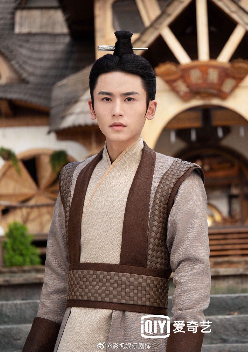 아이치 제작.운석전 제작진이 다시 모여 만든다는 고장 로코드라마 如意芳霏. 쥐징이는 원래 확정이였고 남주도 장철한으로 확정이라네! 그러니까...