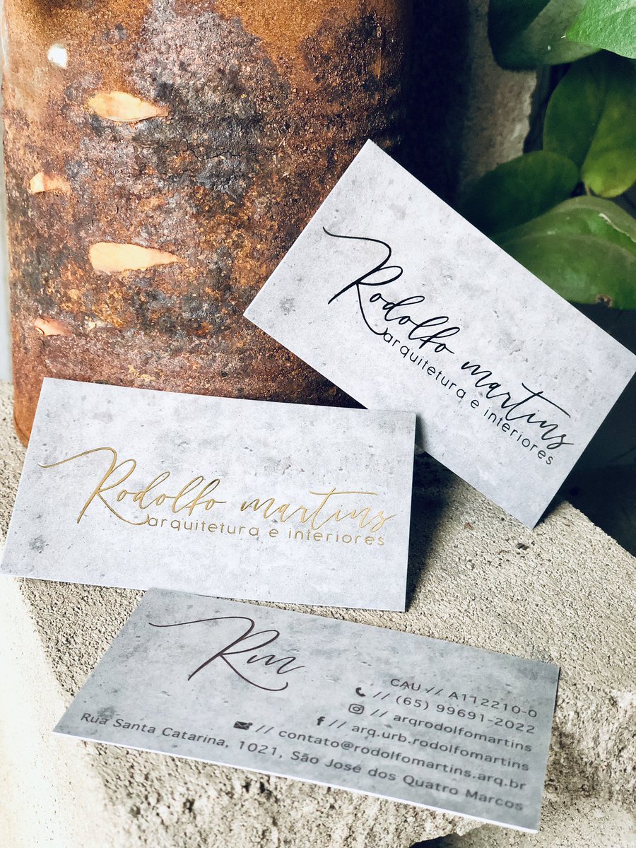 coven_co's tweet photo. Cartão de visita, inspirado no concreto e refinado com dourado. Para o arquiteto  #businesscard #idvisual #design #dourado #gold #arquiteto #architet #rustico https://t.co/gvWyewWtHG