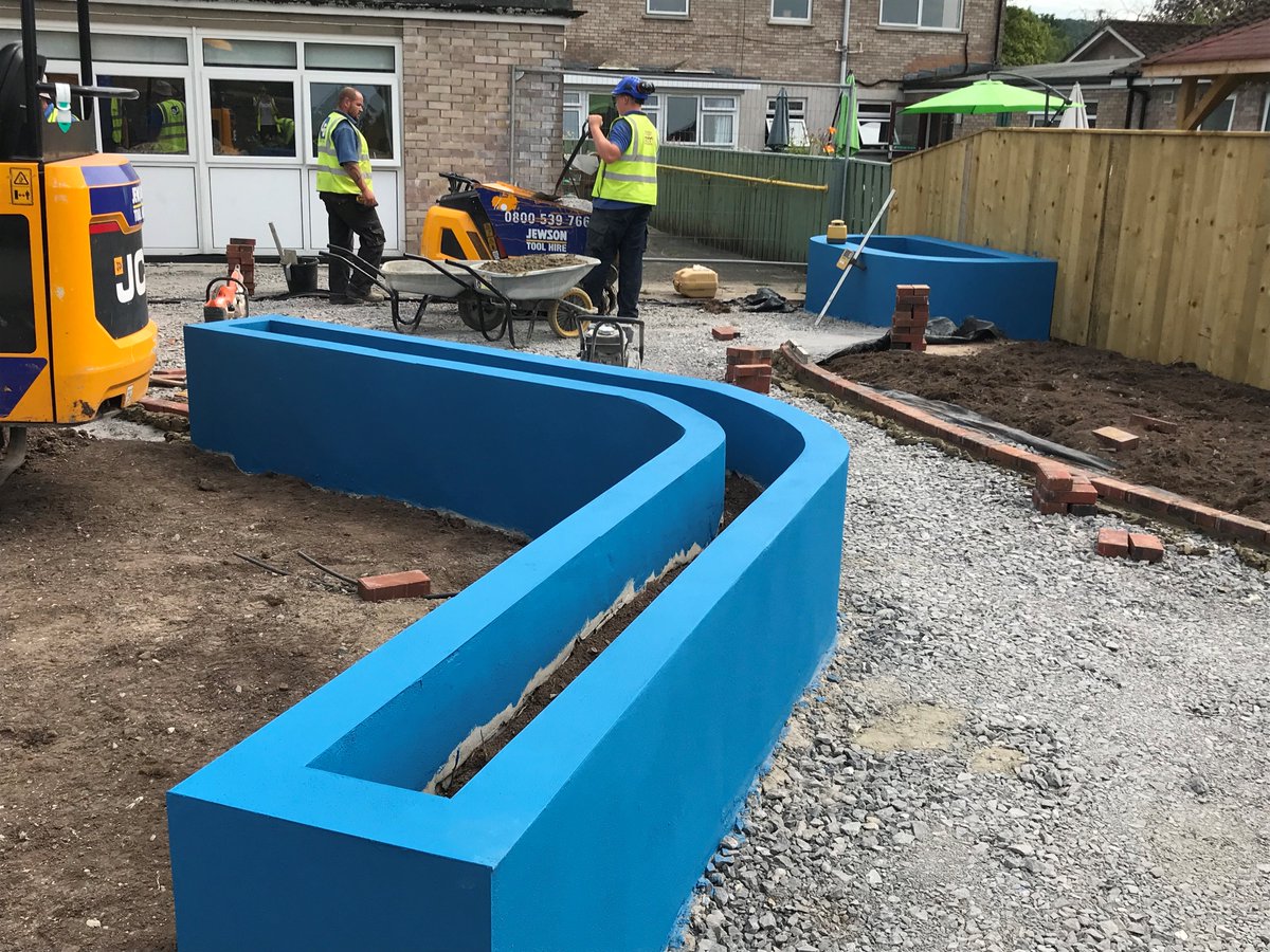 WEEK 5 - Next Steps Candidates working on a sensory garden at Awel Tywi Residential Centre, Llandeilo <a href="/CCTALimited/">CCTAL</a> <a href="/CyfleBuilding/">CyfleBuildingSkills</a> <a href="/CarmsCouncil/">Cyngor Sir Gâr</a> #LloydandGravell #TRJ