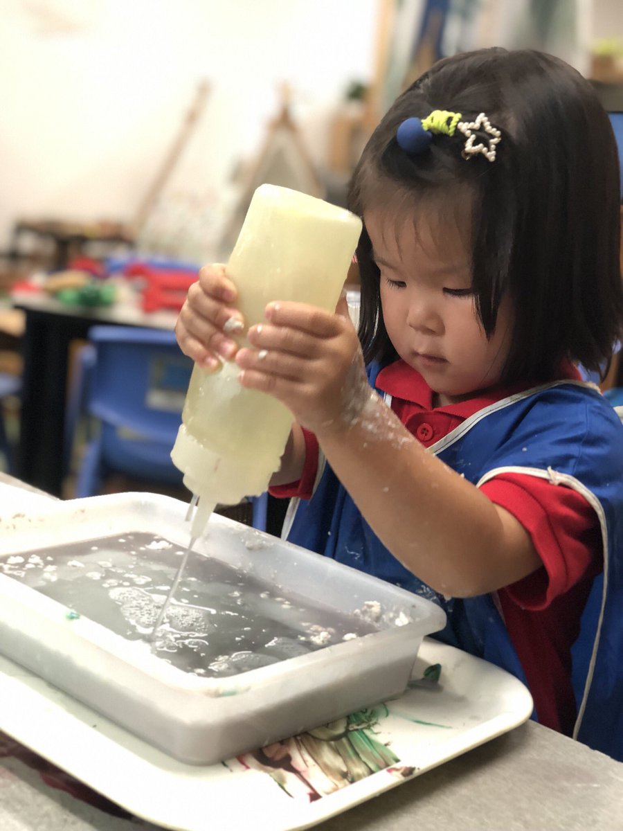 annlopez1981's tweet photo. “I want more!” Exploration in #sisrocks #sisNurseryRocks is unstoppable! #playbasedlearning #younginquirers #sensoryplay #letchildrenplay https://t.co/CDpVPNtH1v