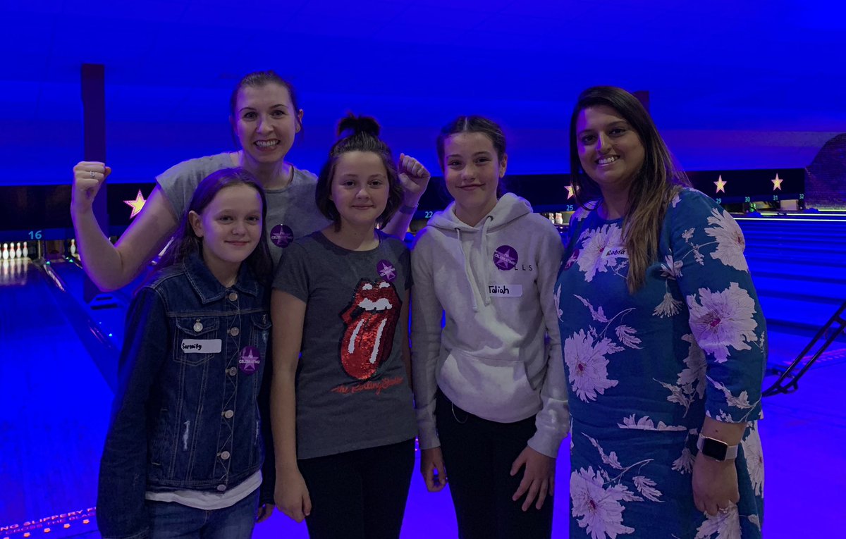 LTHT_CYPD's tweet photo. Having a great time @HollywoodBowlUK #boys v #girls can you guess who won???
#T1D #transition to #high #school 🎳 @Leeds_Childrens @LeedsHospitals @DigiBeteUK https://t.co/YdsEeE7QFq