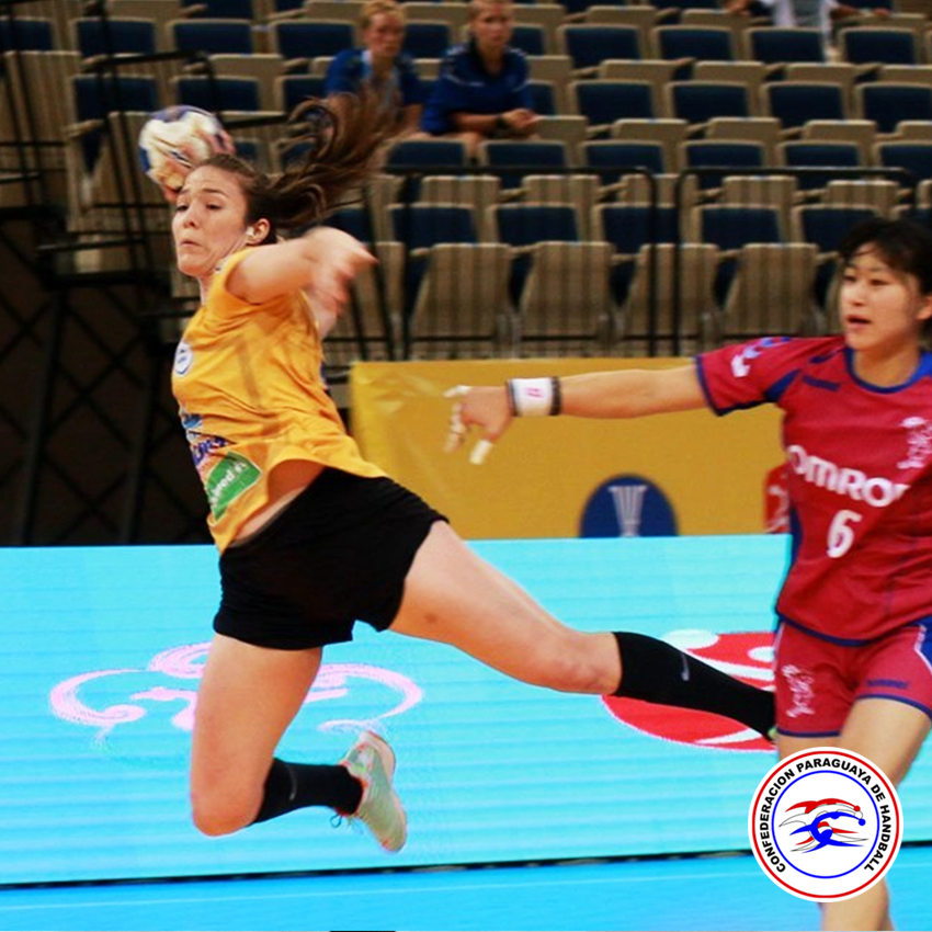 PrensaCPH's tweet photo. ¡Orgullo nacional! 🇵🇾 La paraguaya Sabrina Fiore, integrante del equipo de handball Concordia de Brasil, ganó el Bronce en el Súper Globe, uno de los eventos más importantes del deporte. Felicitamos a todo el equipo, te compartimos algunas fotos de lo que fue el debut. 😁 https://t.co/RLD6JtYrJF