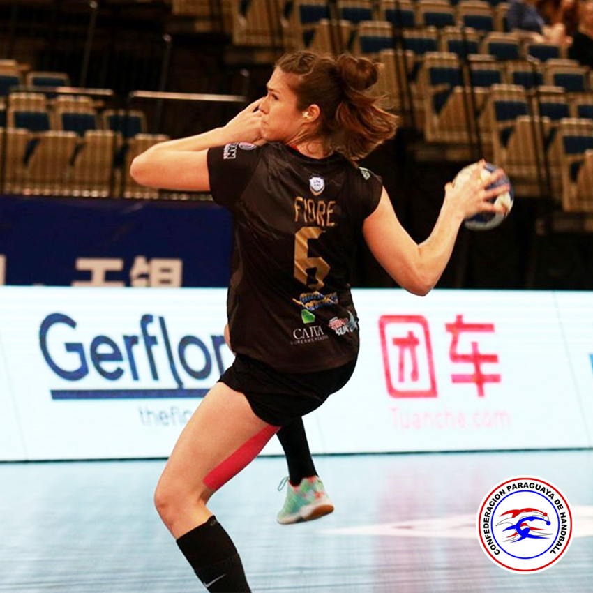 PrensaCPH's tweet photo. ¡Orgullo nacional! 🇵🇾 La paraguaya Sabrina Fiore, integrante del equipo de handball Concordia de Brasil, ganó el Bronce en el Súper Globe, uno de los eventos más importantes del deporte. Felicitamos a todo el equipo, te compartimos algunas fotos de lo que fue el debut. 😁 https://t.co/RLD6JtYrJF
