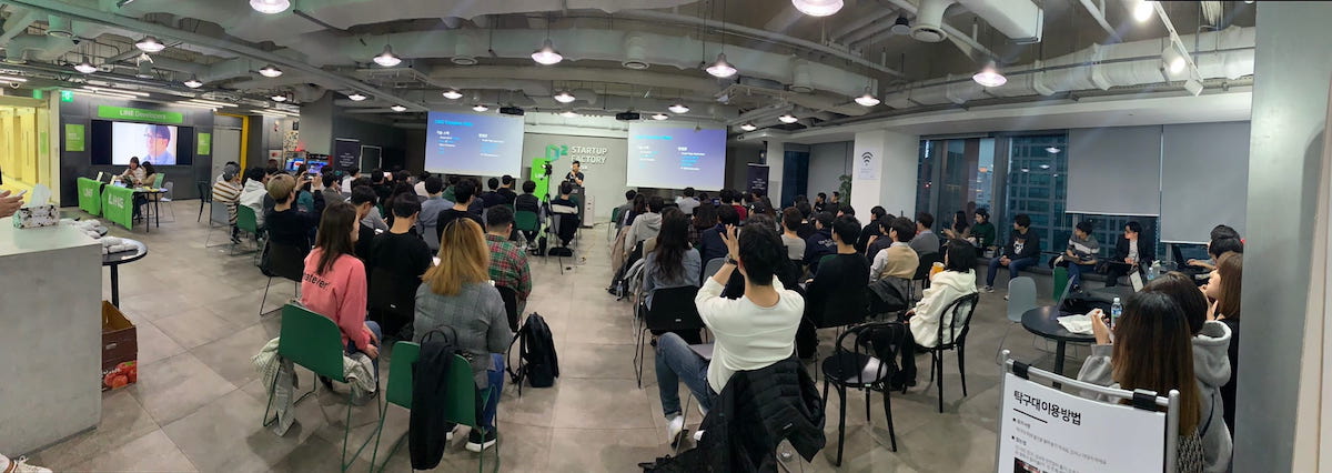 LINE_Global's tweet photo. Do you know what front-end #developers do at #LINE? Our front-end developers held a meet-up earlier this year in Korea to share the diversity of their work, from #webservices to #blockchain. Find out more at the #LINEEngineering blog:
https://t.co/tmDyd4PSAs
#LINEDevelopers https://t.co/gxREAhlYou
