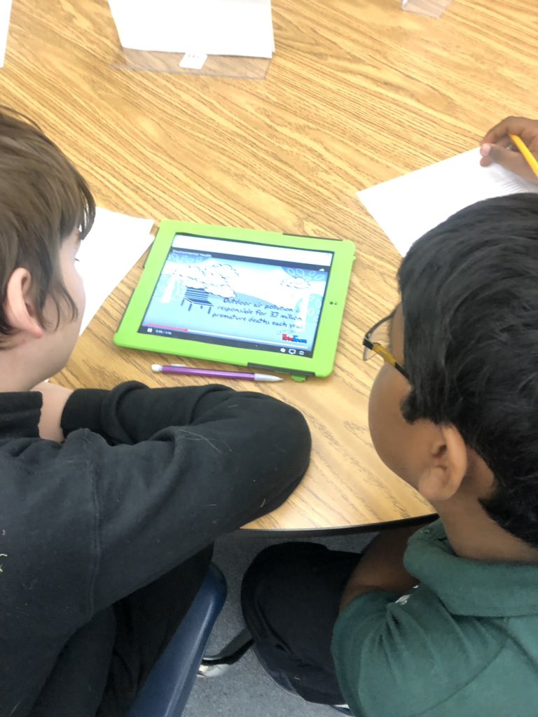 ClaytonLibrary1's tweet photo. Our health class came up today to learn about all 5 types of health. In each station, students used QR codes, note taking strategies, and completed research using reliable sources to make their own presentation. #wcsdlibraries #ClaytonLibrary https://t.co/7cF9317UZ1