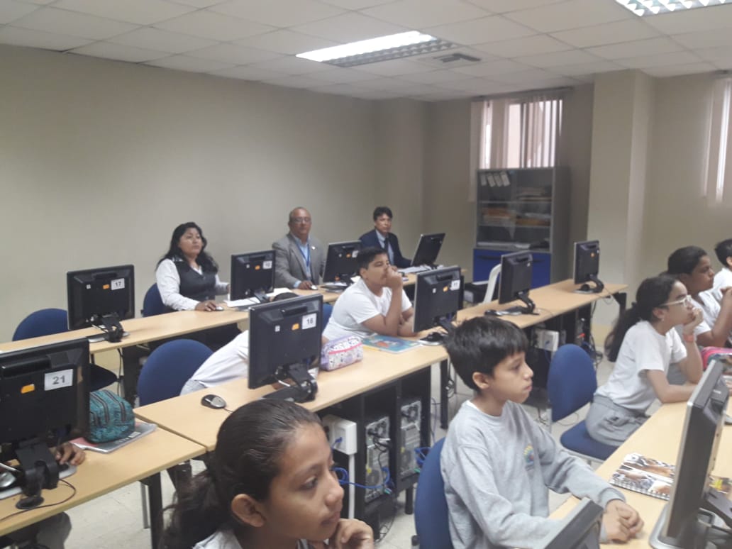 Educacion_Ec's tweet photo. Docentes elegibles de las provincias de la Costa rinden evaluaciones prácticas para el proceso #QuieroSerMaestro 6. @Educacion_Ec garantiza la estabilidad a los maestros que accedan a las vacantes a través de nombramientos definitivos. https://t.co/5qW6HOgllG