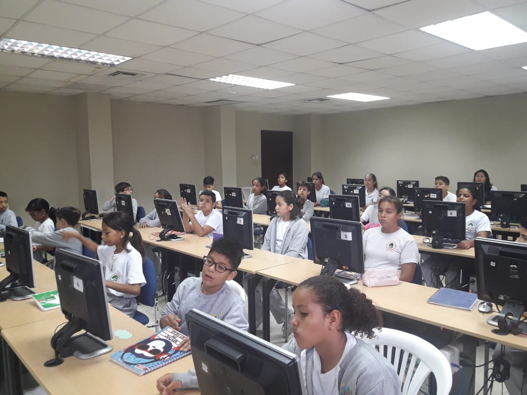Educacion_Ec's tweet photo. Docentes elegibles de las provincias de la Costa rinden evaluaciones prácticas para el proceso #QuieroSerMaestro 6. @Educacion_Ec garantiza la estabilidad a los maestros que accedan a las vacantes a través de nombramientos definitivos. https://t.co/5qW6HOgllG