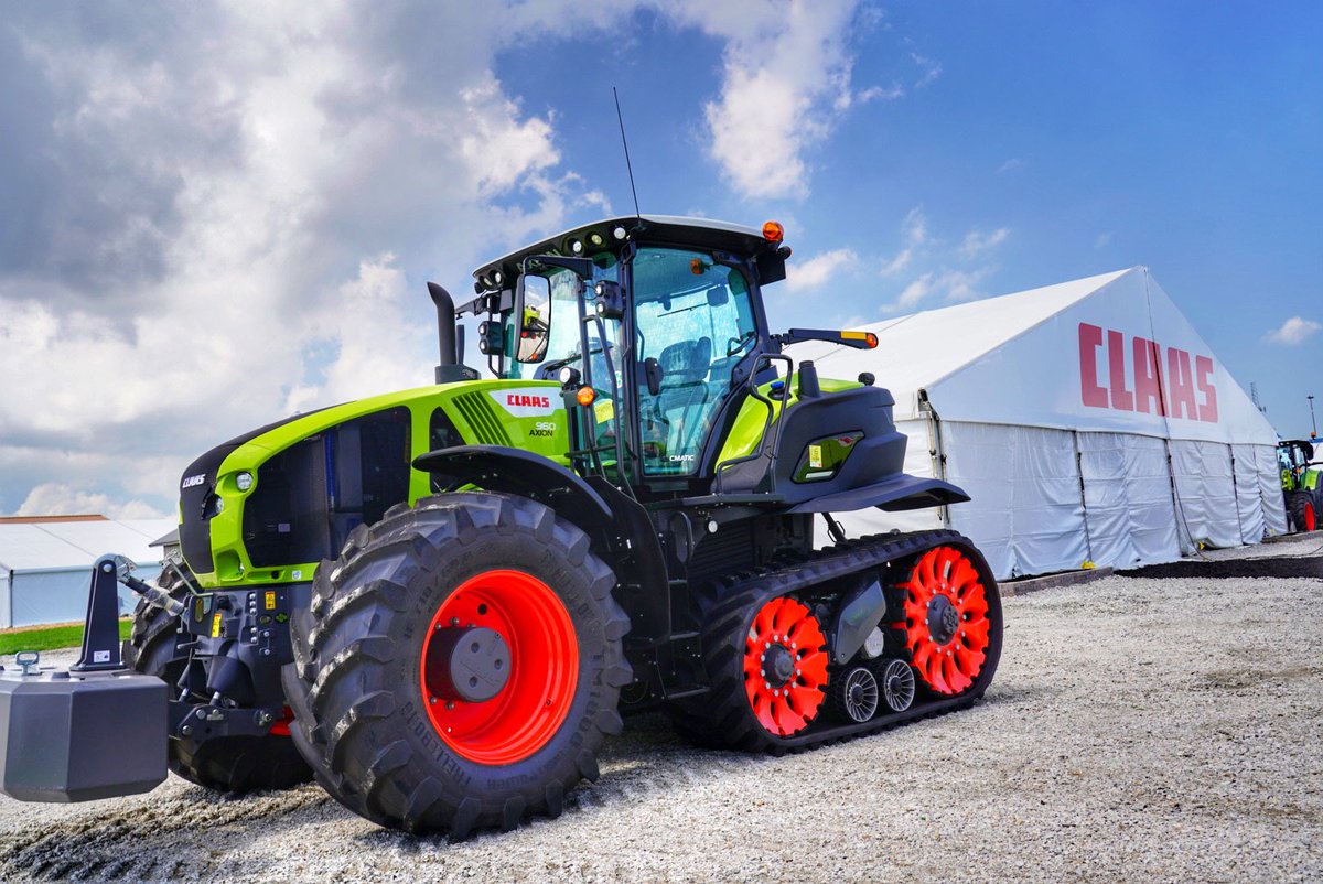 TheChadColby's tweet photo. This @CLAAS_America tractor will be on display at @FPShow next week!  It’s NOT for sale in #NorthAmerica, was first shown at  @AGRITECHNICA in 2017. @FarmIndustryNew @Willie1701A @raby_eric https://t.co/s7kByiVqPx