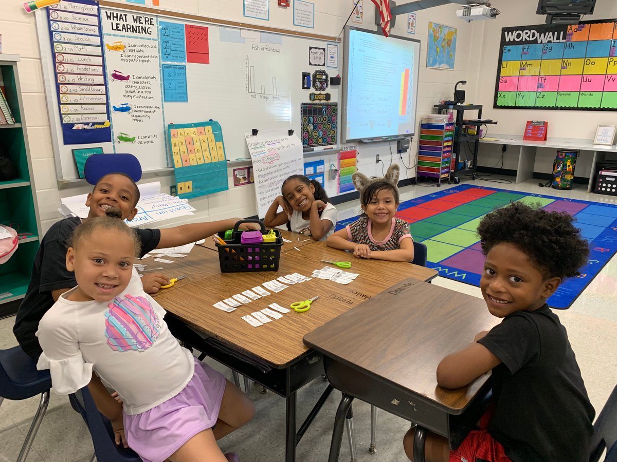 NGE_AplusSchool's tweet photo. 1st grade is the Grade Level of the Week. GRITTY kids getting to relax and eat a treat while listening to Mrs. Moyers' story!

@ABSSWeb 
#1stGradeRocks #GradeLevelOftheWeek https://t.co/duzniyFepc